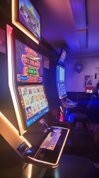 2 Chicks and a Slot Machine