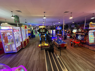 814 Lanes & Games