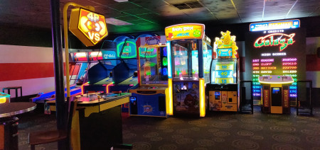 Bowlero Highland Hills