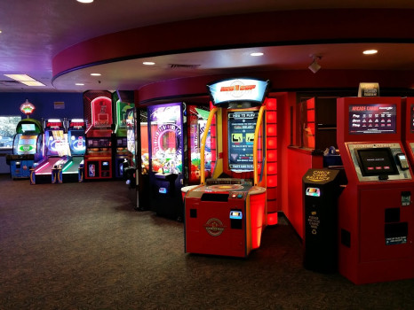 Bowlero Lynnwood