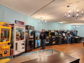 Cues N Quarters Arcade