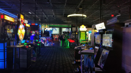 Dave & Buster's Auburn - King