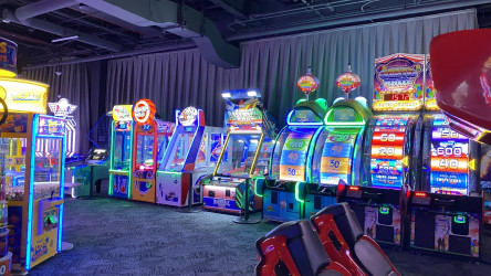 Dave & Buster's Lombard