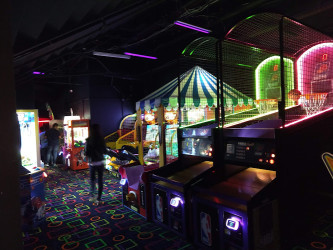 GLO Mini Golf |Arcade | Virtual Reality | Ice Cream Bar