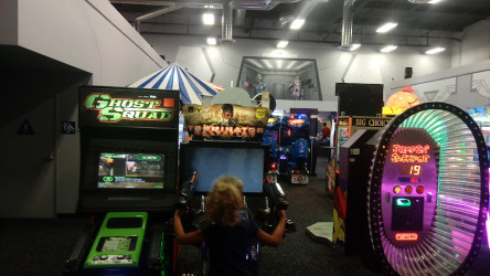 Lazertag Extreme – Arcade + 3-Story Laser Tag + Pixel Games, STEM Activities + Cafe with Craft Beers