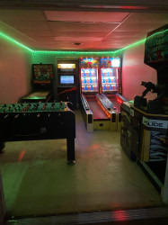 Moose’s On Cue LLC