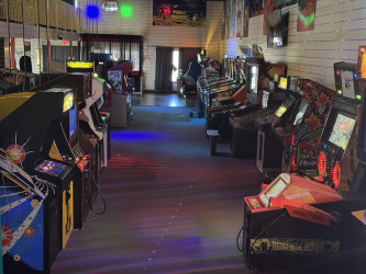 Old School Arcade and Axe Throwing