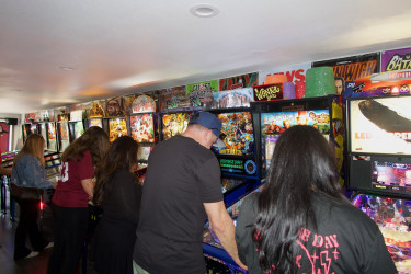 Outlanes Pinball Lounge