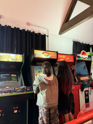 peasants DELI & ARCADE