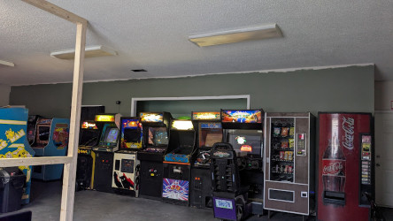 Quarterbaxe Arcade and Axe Throwing