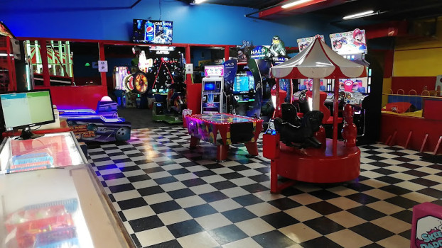 Rack N Roll Family Fun Center