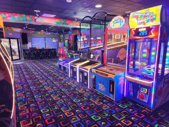 Rainforest Black Light Golf Arcade