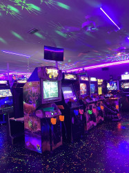 Retro City Arcade and Pizza