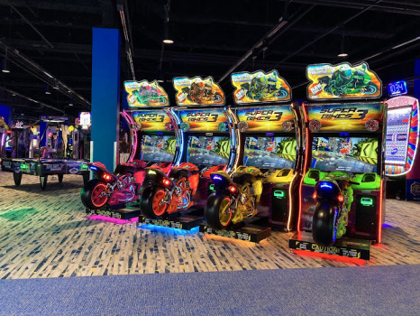 Round1 Bowling & Arcade Valley River Center