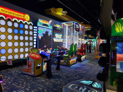 Round1 Bowling & Arcade Vancouver Mall