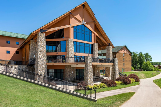 Three Bears Waterpark Resort & Convention Center, Ascend Collection Near Tomah, WI