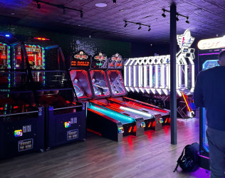 Top Dog Hotdoggery & Arcade